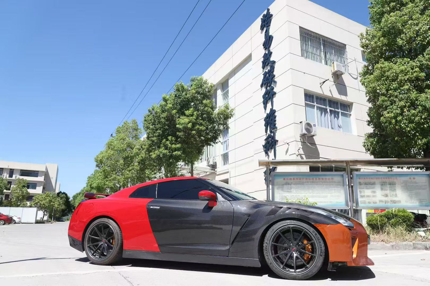 Nissan GT-R R35 Dry Carbon Fiber Body Kit – Doors, Hood, Fenders & Mirror Caps