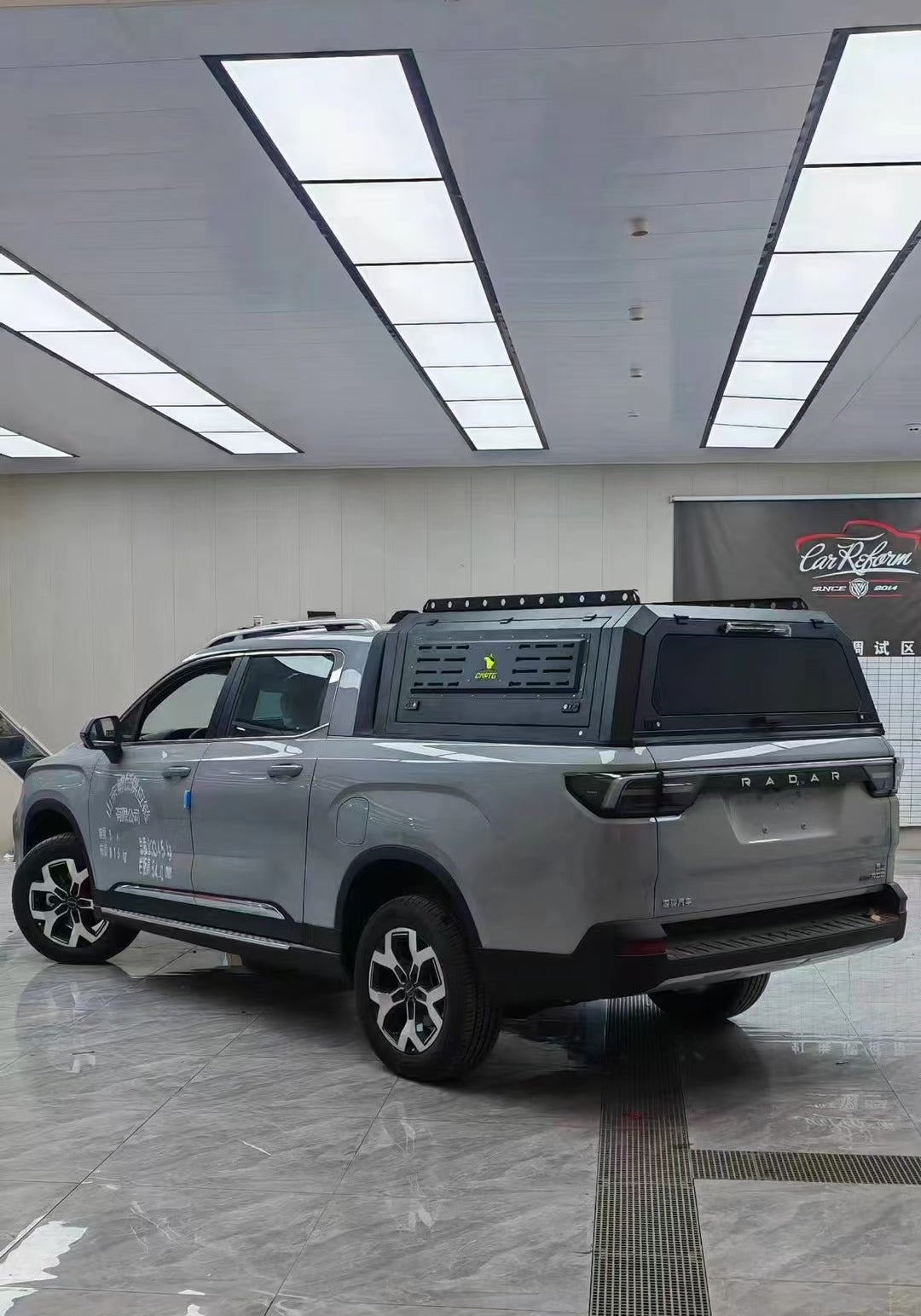 Pickup Truck Aluminum Tonneau Cover | Hard Lid & Hydraulic Flat Cap with Roof Rack Options