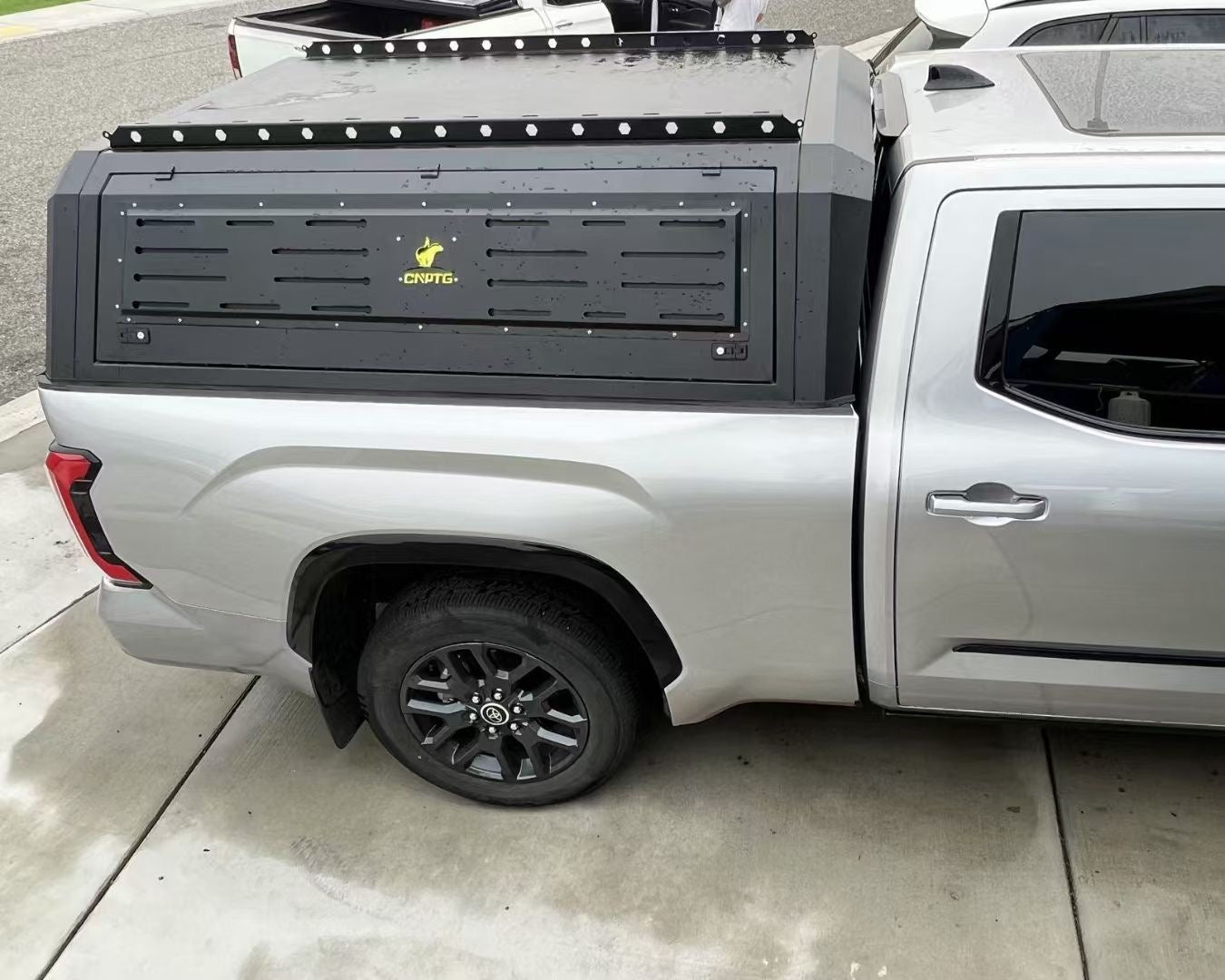 Pickup Truck Aluminum Tonneau Cover | Hard Lid & Hydraulic Flat Cap with Roof Rack Options