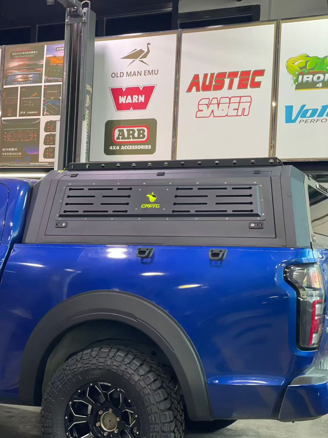 Pickup Truck Aluminum Tonneau Cover | Hard Lid & Hydraulic Flat Cap with Roof Rack Options