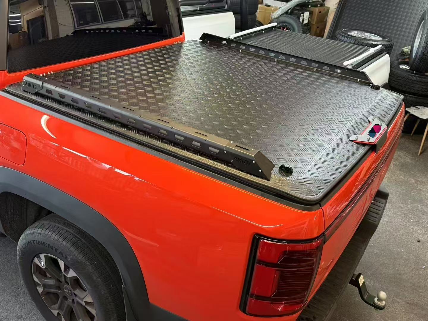Pickup Truck Aluminum Tonneau Cover | Hard Lid & Hydraulic Flat Cap with Roof Rack Options