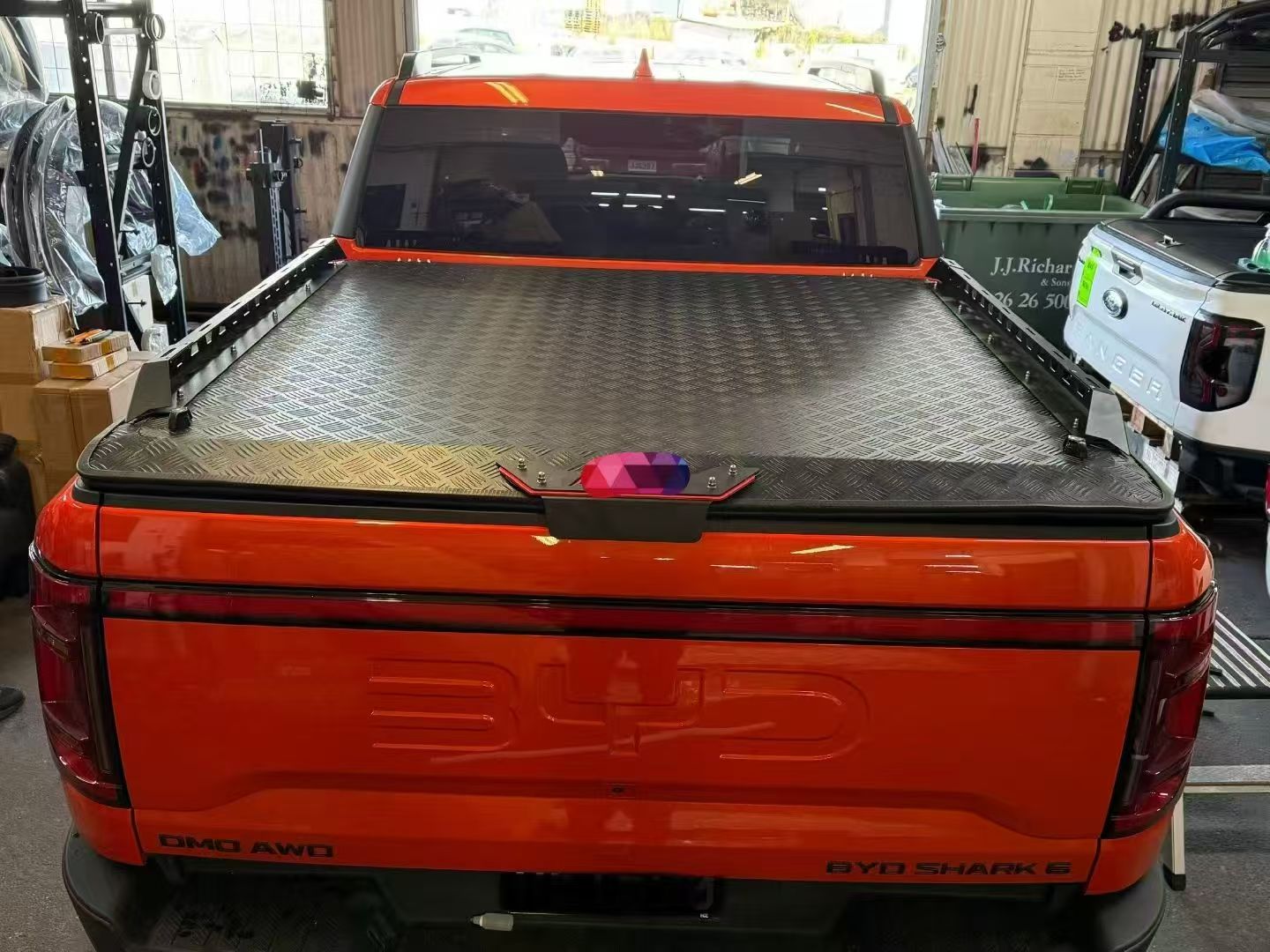 Pickup Truck Aluminum Tonneau Cover | Hard Lid & Hydraulic Flat Cap with Roof Rack Options
