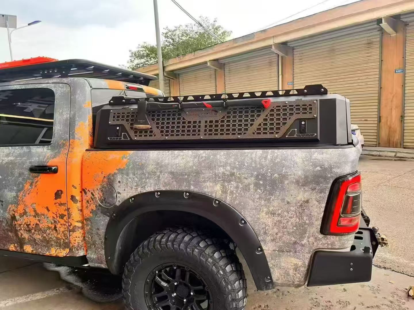 Pickup Truck Aluminum Tonneau Cover | Hard Lid & Hydraulic Flat Cap with Roof Rack Options
