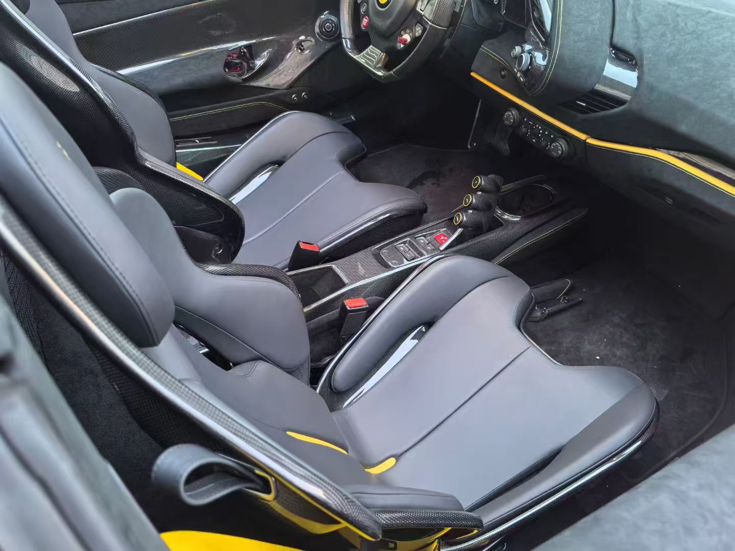 Lightweight Dry Carbon Fiber Racing Seat | Universal Fit & Ferrari Dedicated Models