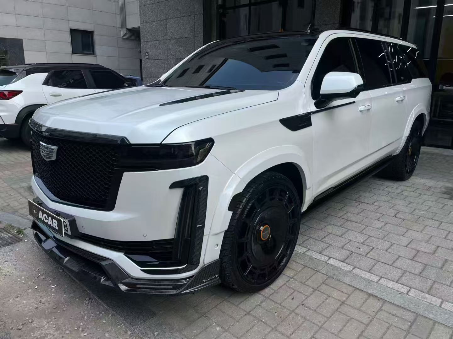 Cadillac Escalade Dry Carbon Fiber M-Style Full Body Kit