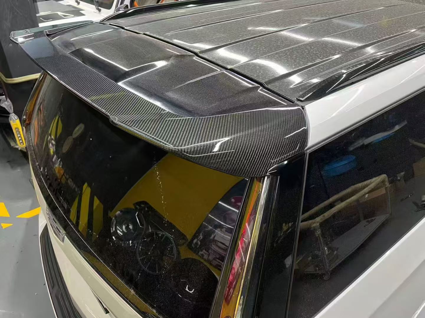 Cadillac Escalade Dry Carbon Fiber M-Style Full Body Kit