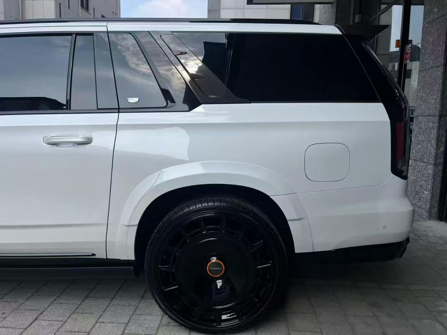 Cadillac Escalade Dry Carbon Fiber M-Style Full Body Kit