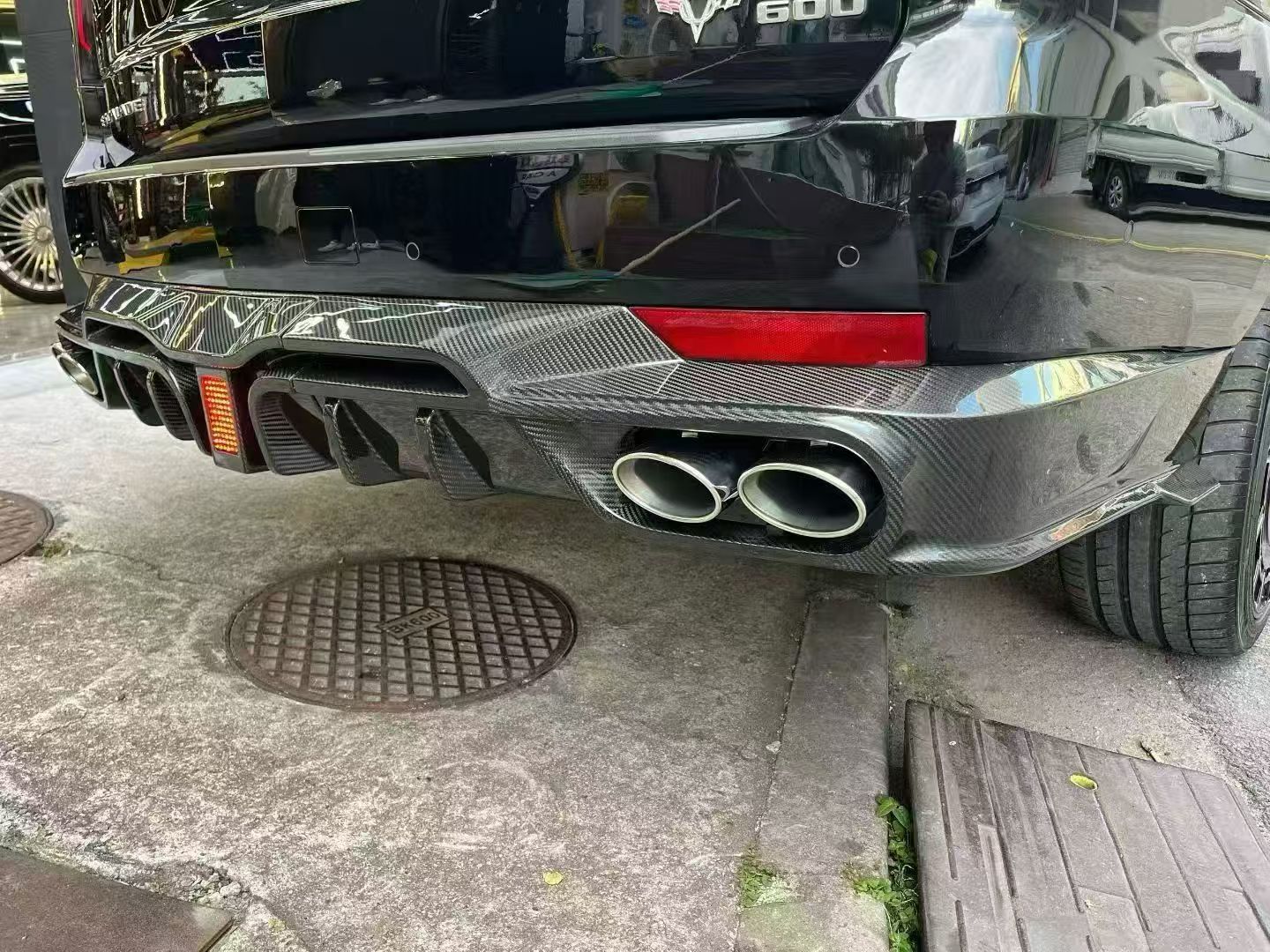 Kit Badan Penuh M-Style Gentian Karbon Kering Cadillac Escalade