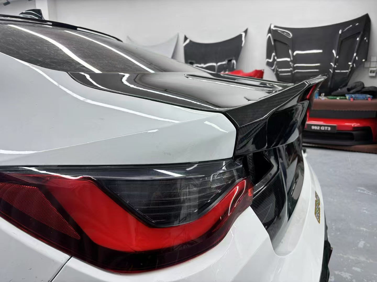 Penutup But Gentian Karbon Kering Ringan Siri-G BMW