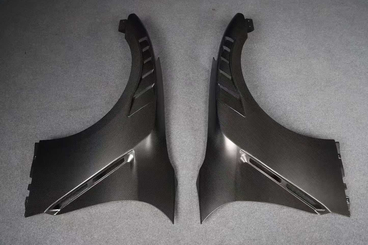 Nissan GT-R R35 Dry Carbon Fiber Body Kit – Doors, Hood, Fenders & Mirror Caps