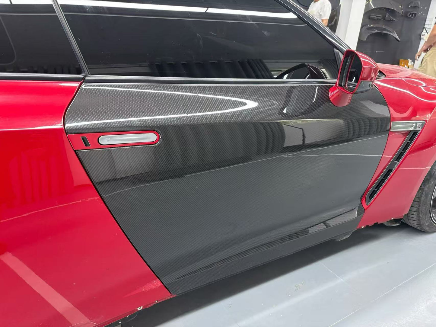 Nissan GT-R R35 Dry Carbon Fiber Body Kit – Doors, Hood, Fenders & Mirror Caps