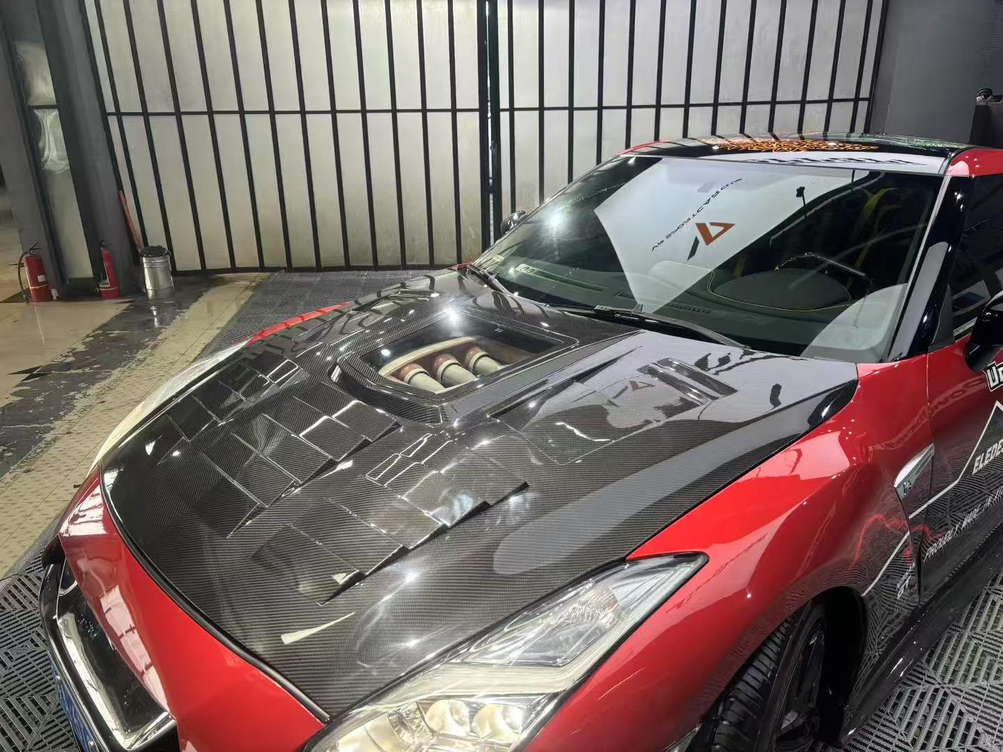 Nissan GT-R R35 Dry Carbon Fiber Body Kit – Doors, Hood, Fenders & Mirror Caps