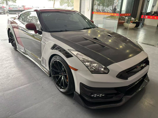 Nissan GT-R R35 Dry Carbon Fiber Body Kit – Doors, Hood, Fenders & Mirror Caps