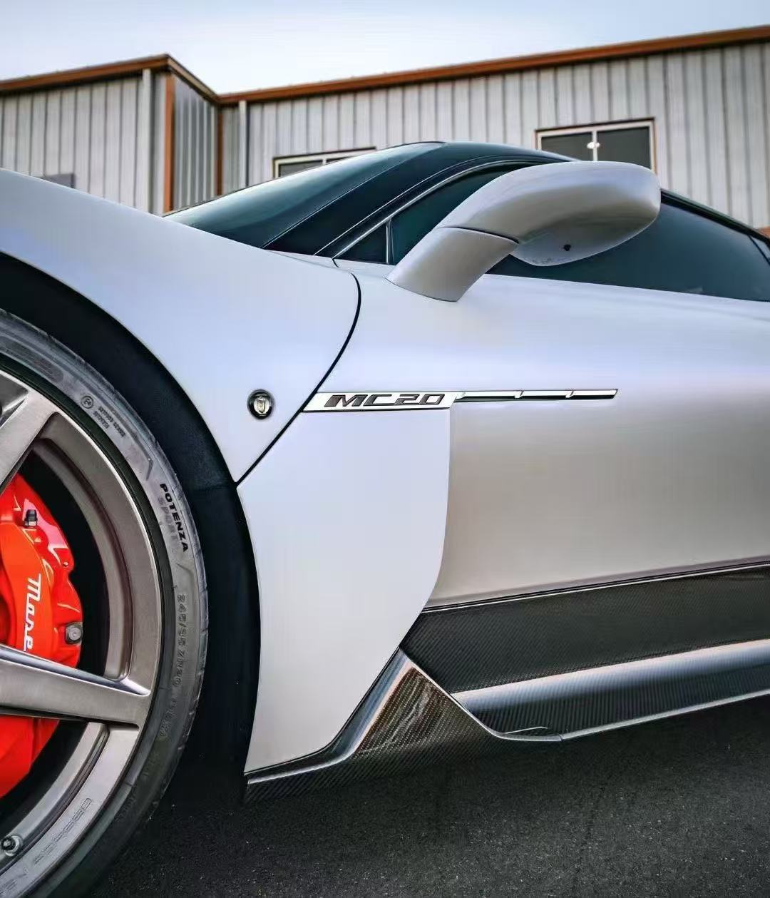 ชุดแต่งตัวถังคาร์บอนไฟเบอร์แท้สำหรับ Maserati MC20