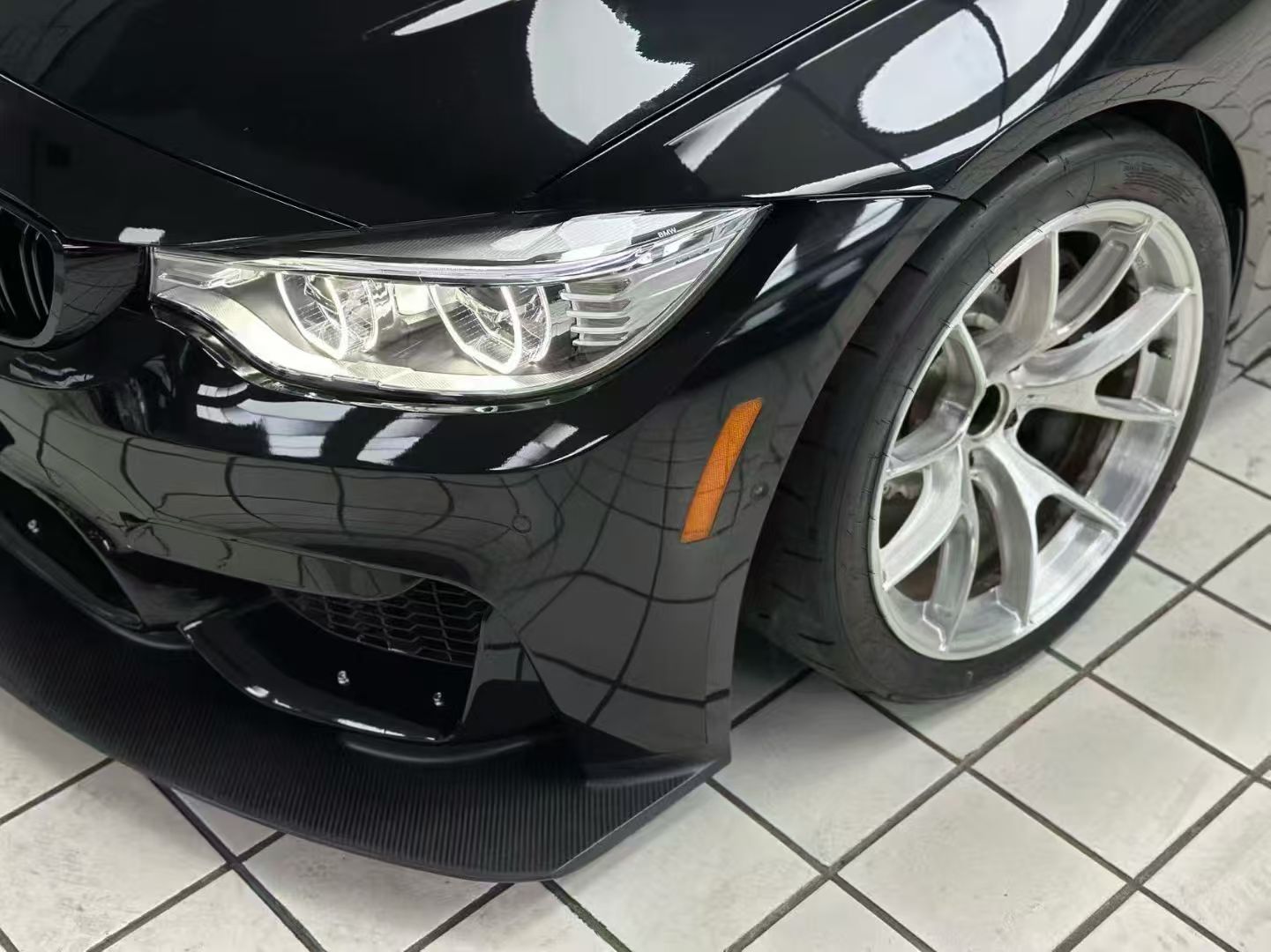 กันชนหน้า BMW M3 M4 (F80 / F82) สไตล์ 3D คาร์บอนไฟเบอร์เต็ม | เปลี่ยนโดยตรง